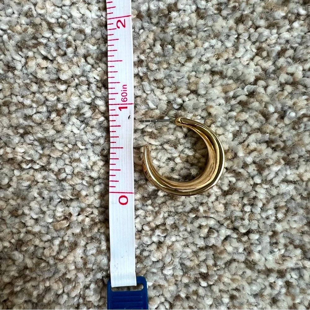 Small gold hoop earrings - Picture 7 of 7